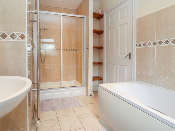 Casa de campo | Baño | Ducha y secador de pelo