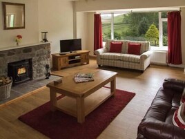 Cottage | Living room | TV, DVD player, table tennis