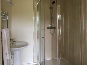 Bathroom - Cwmgilla Farm (Knighton)