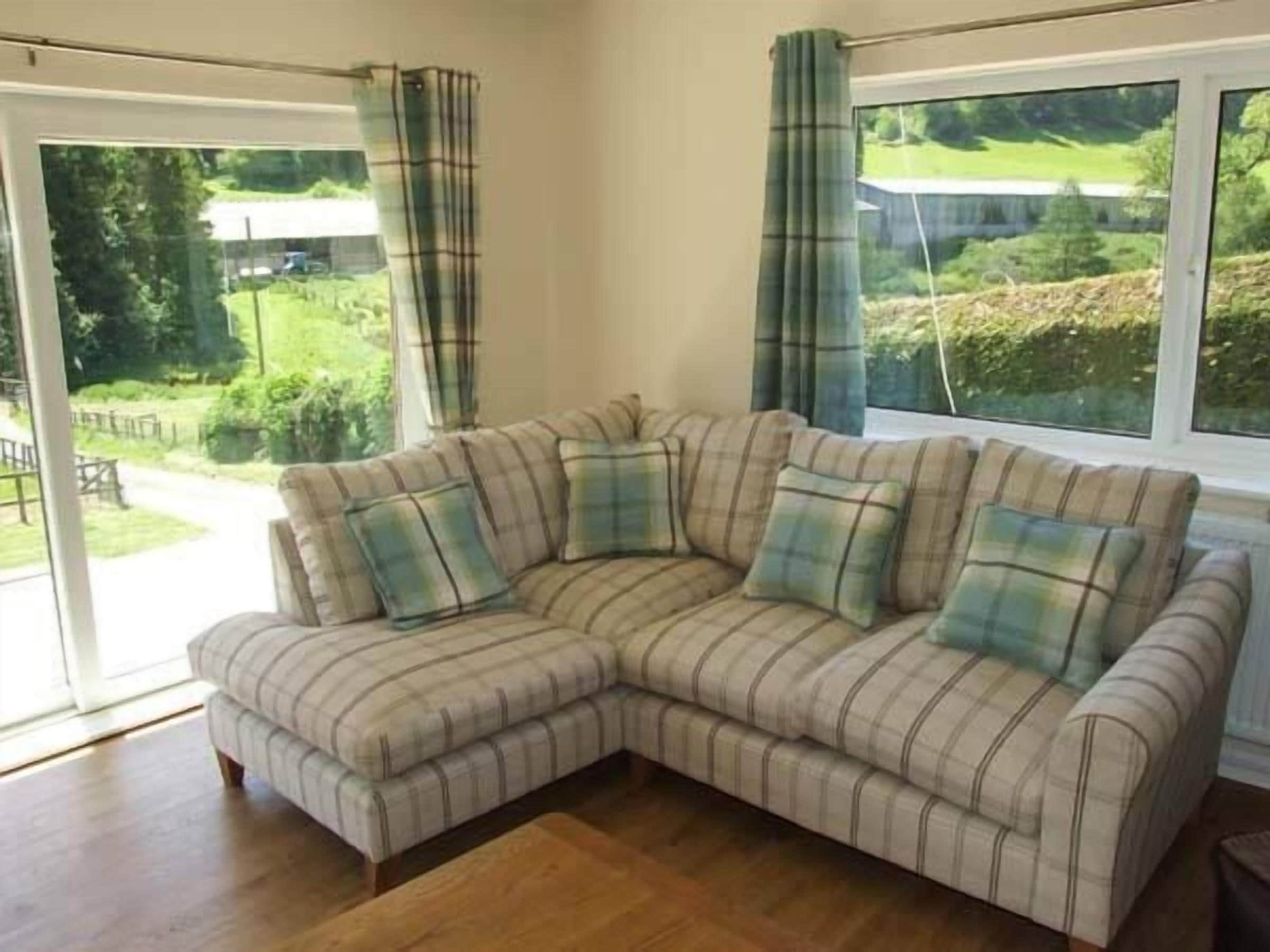 Småhus | Oppholdsrom | TV, DVD-spiller og bordtennis