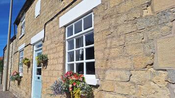 Cottage | Exterior detail