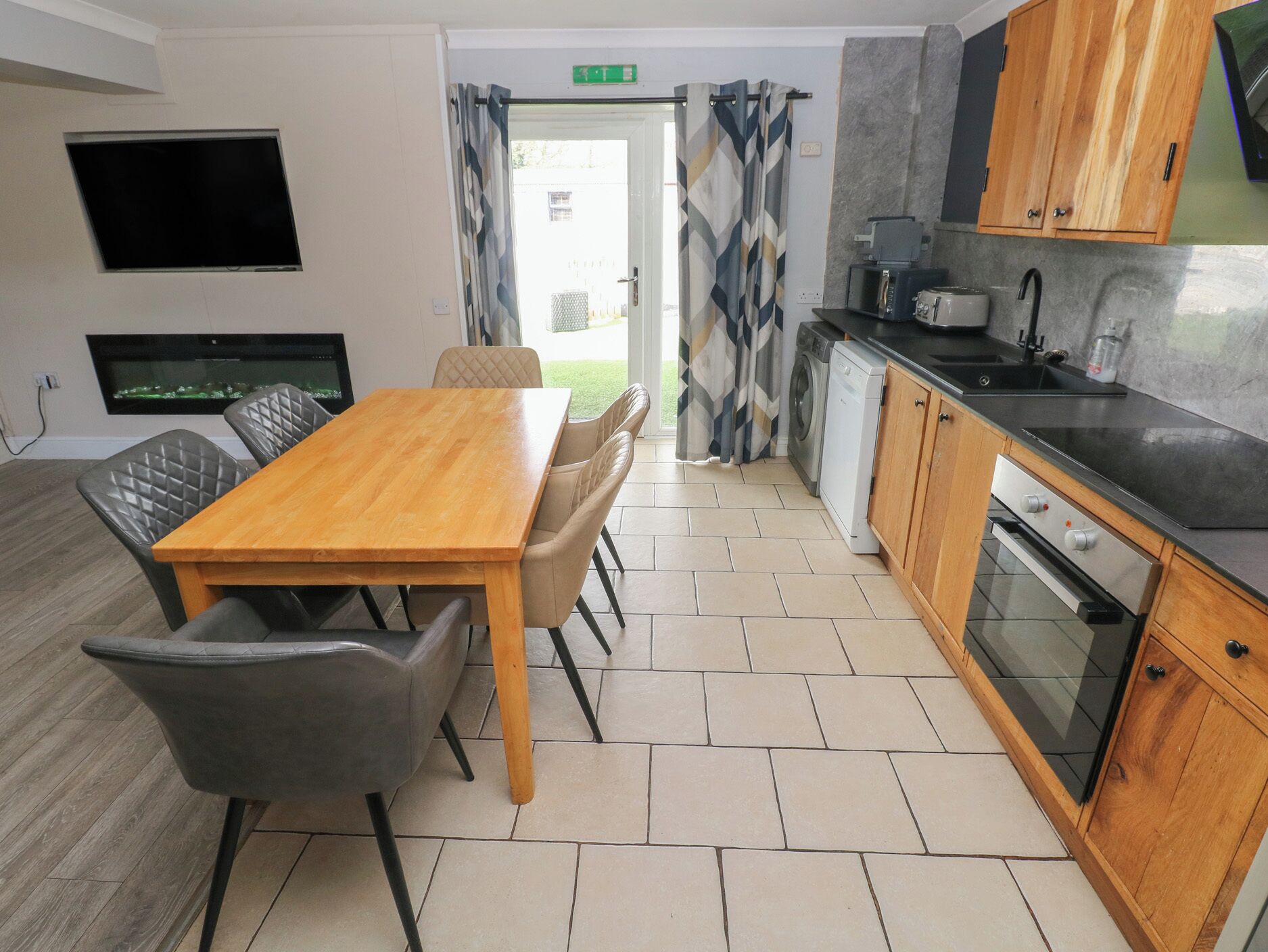 Cottage | Cucina privata | Piano cottura, lavastoviglie, seggiolone, pentole/stoviglie/utensili