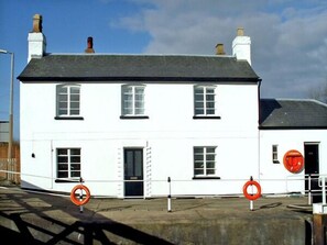 Cottage | Front of property - The Lock House (Gloucester)
