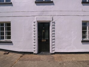 Exterior detail - The Lock House (Gloucester)