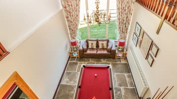 المنشأة من الداخل