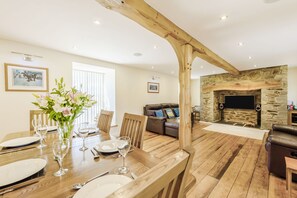 Cottage | Private kitchen | Stovetop, dishwasher, highchair, cookware/dishes/utensils