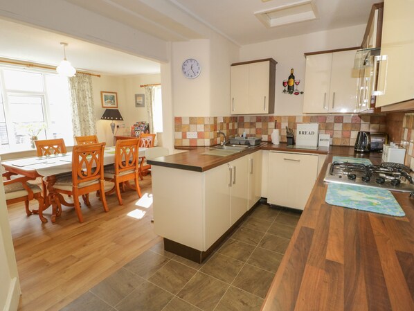 Cottage | Private kitchen | Fridge, microwave, stovetop, highchair - Bangor Cottage (Bangor)