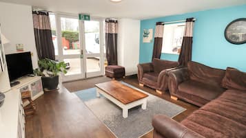 Cottage | Living room | TV