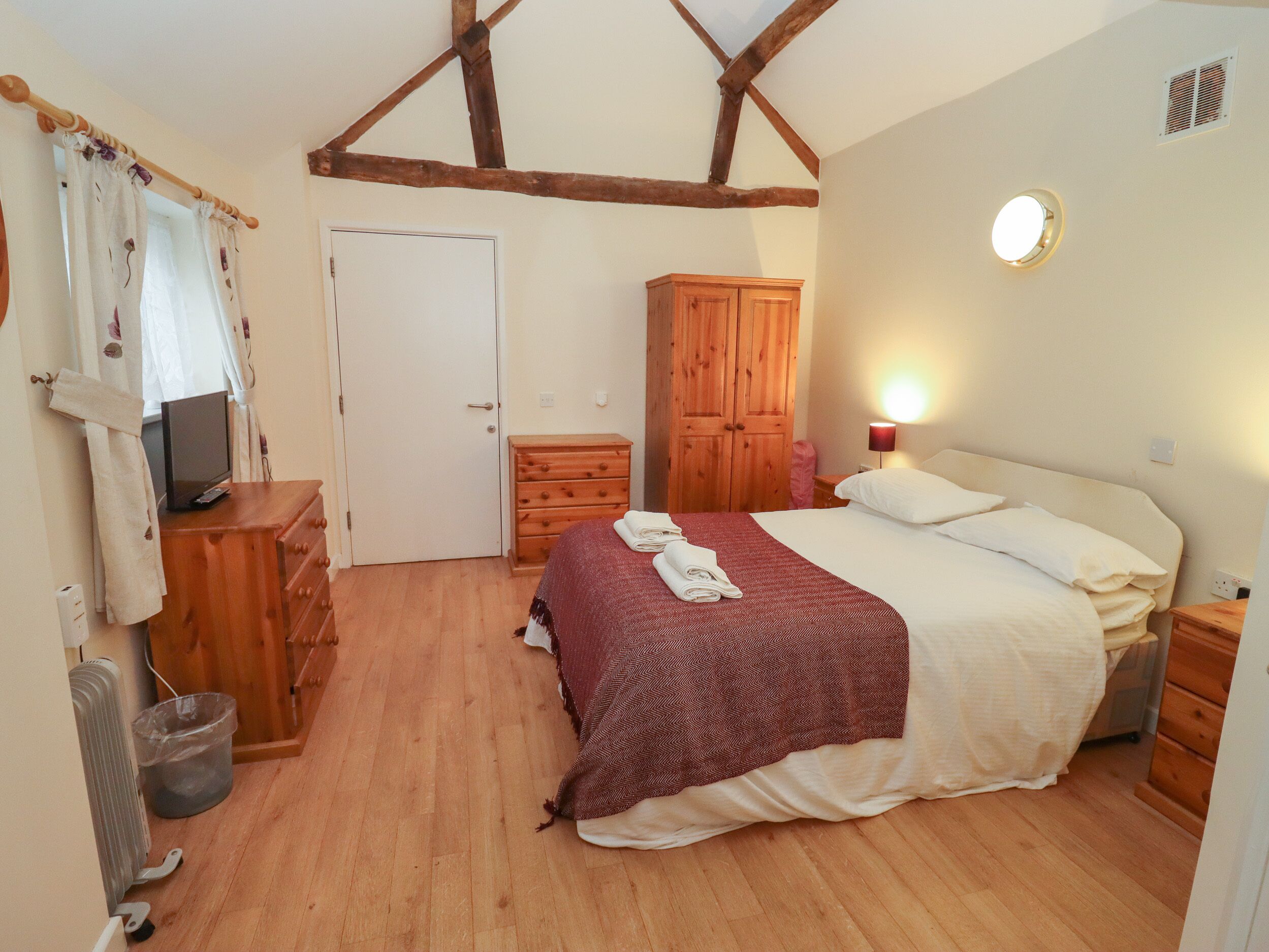 Cottage | 8 bedrooms, individually decorated, individually furnished, free WiFi