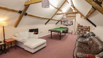 Cottage | 8 bedrooms, individually decorated, individually furnished, free WiFi