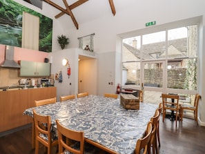 Cottage | Private kitchen | Stovetop, dishwasher, high chair, cookware/dishes/utensils