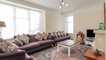 Cottage | Living room | TV, DVD player, ping pong