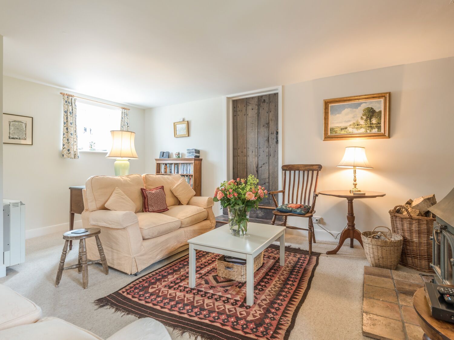 코티지 | 거실 | TV, DVD 플레이어