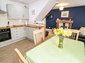 Cottage | Dining