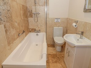 Cottage | Bilik Mandi | Pancuran mandi 