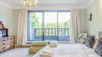 Cottage | 8 bedrooms, individually decorated, individually furnished, free WiFi