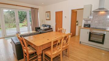 Cottage | Dining