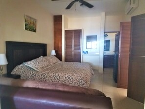 Standard Condo, 1 King Bed with Sofa bed, Kitchen, Ocean View | Free WiFi