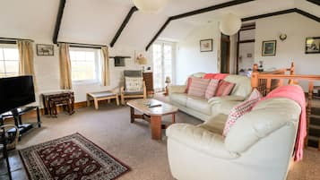 Cottage | Living area | TV
