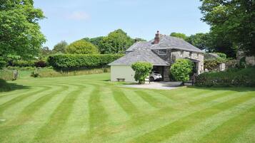 Cottage | Property grounds