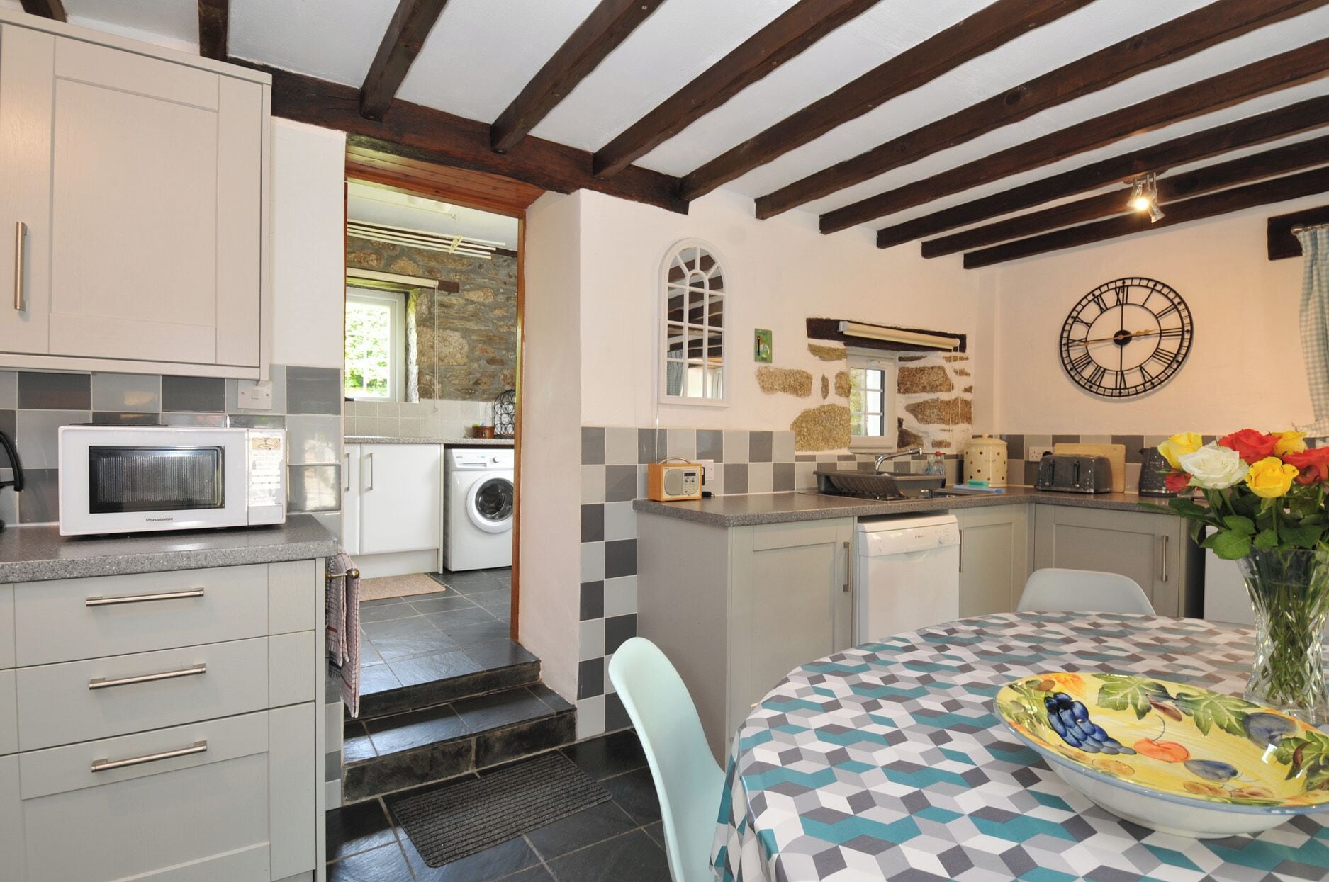 Cottage | Private kitchen | Microwave, stovetop, dishwasher, high chair