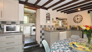 Cottage | Private kitchen | Microwave, stovetop, dishwasher, high chair