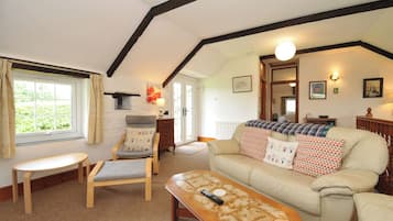 Cottage | Living area | TV