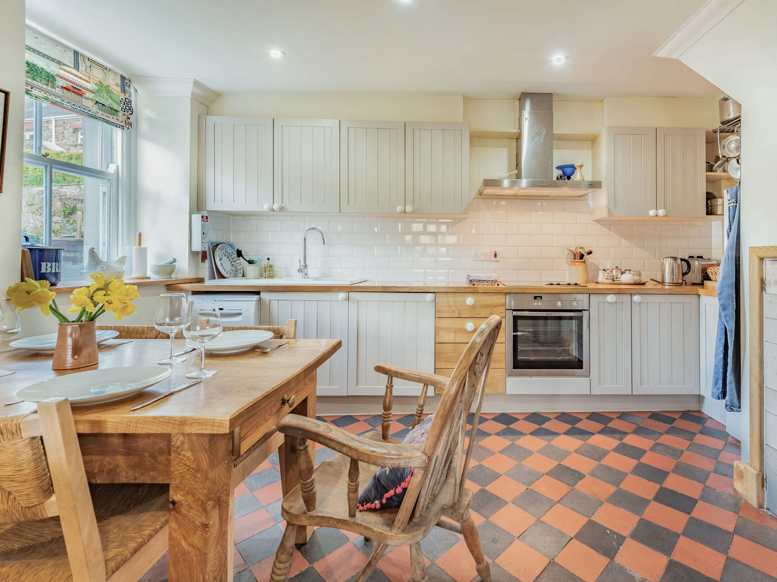 Cottage | Private kitchen | Fridge, dishwasher, highchair, cookware/dishes/utensils