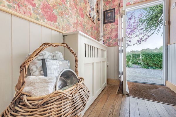 Cottage | 2 bedrooms, WiFi (free), individually decorated, individually furnished
