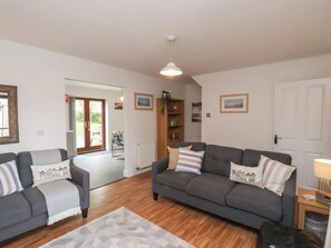 Cottage | Living area | TV, DVD player