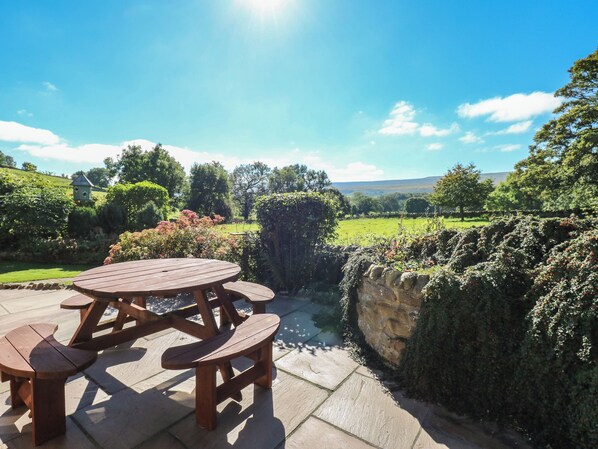 Cottage | Outdoor dining - Hoodgill Barn (Barnard Castle)