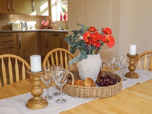 Cottage | Dining