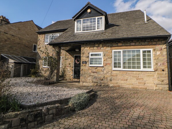 Cottage | Front of property - Lower Lane House (High Peak)