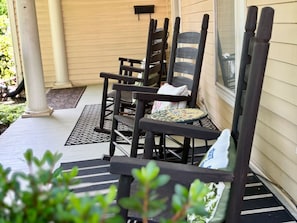 Porch - Red Rose Inn Bed & Breakfast (Bardstown)