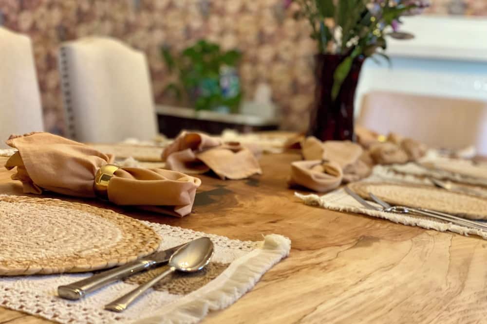 Red Rose Inn Bed & Breakfast