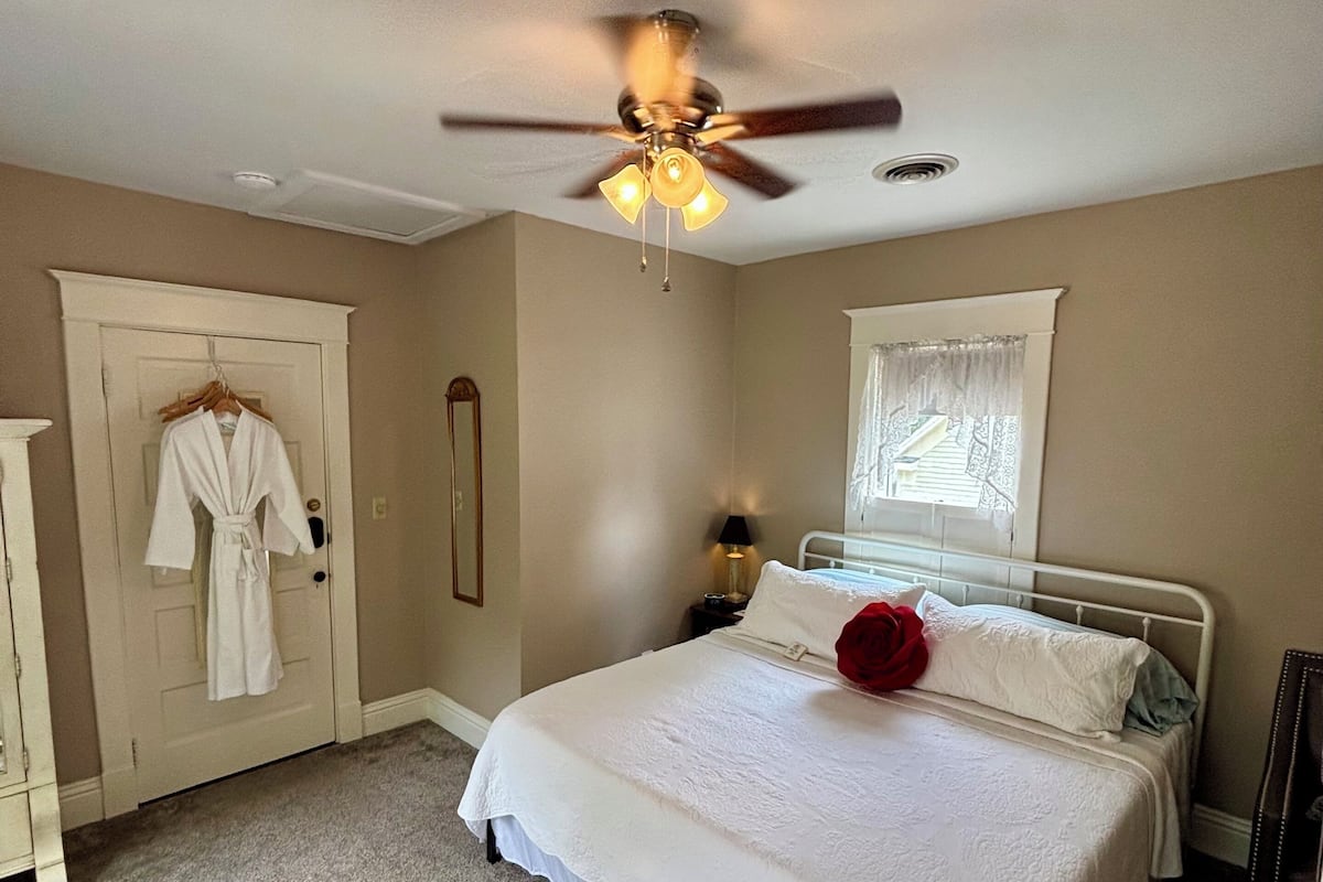 Eenvoudige kamer | Luxe beddengoed, individueel gedecoreerd, individueel gemeubileerd
