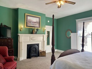 Hunt Room , First Floor | Premium bedding, individually decorated, individually furnished - Red Rose Inn Bed & Breakfast (Bardstown)