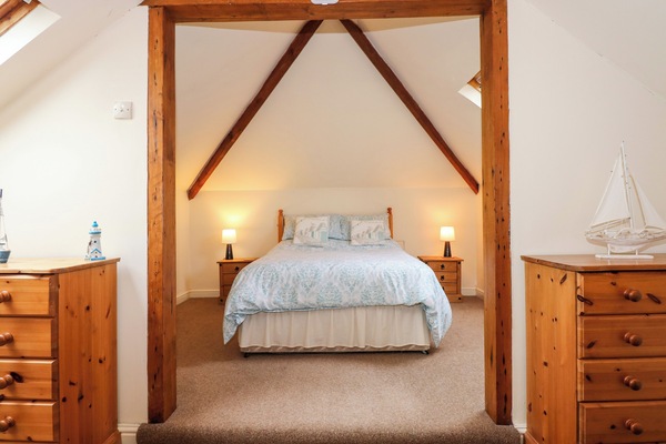 Cottage | 3 bedrooms, WiFi (free), individually decorated, individually furnished