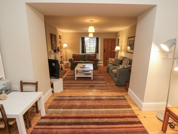 Cottage | Living area