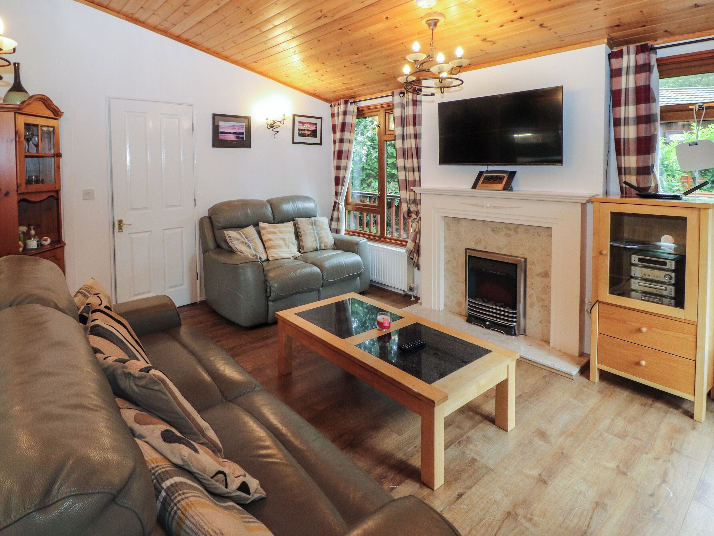 Cottage | Living area | TV