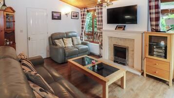 Cottage | Living area | TV