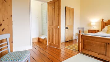 Cottage | 4 bedrooms, individually decorated, individually furnished, free WiFi
