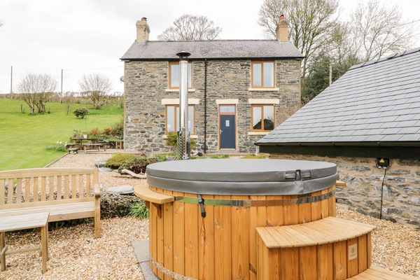 Cottage | Property grounds
