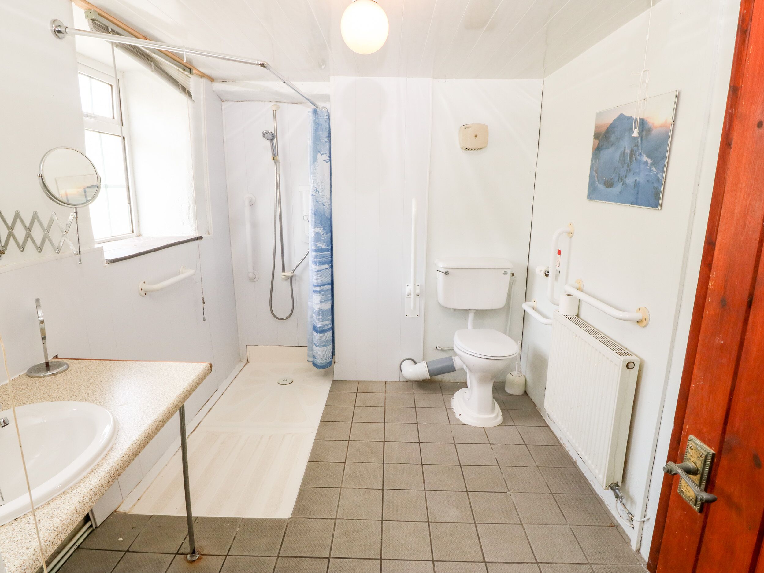 Småhus | Bad | Dusj og hårføner
