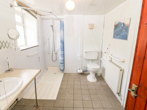 Ferienhaus | Badezimmer | Dusche, Haartrockner
