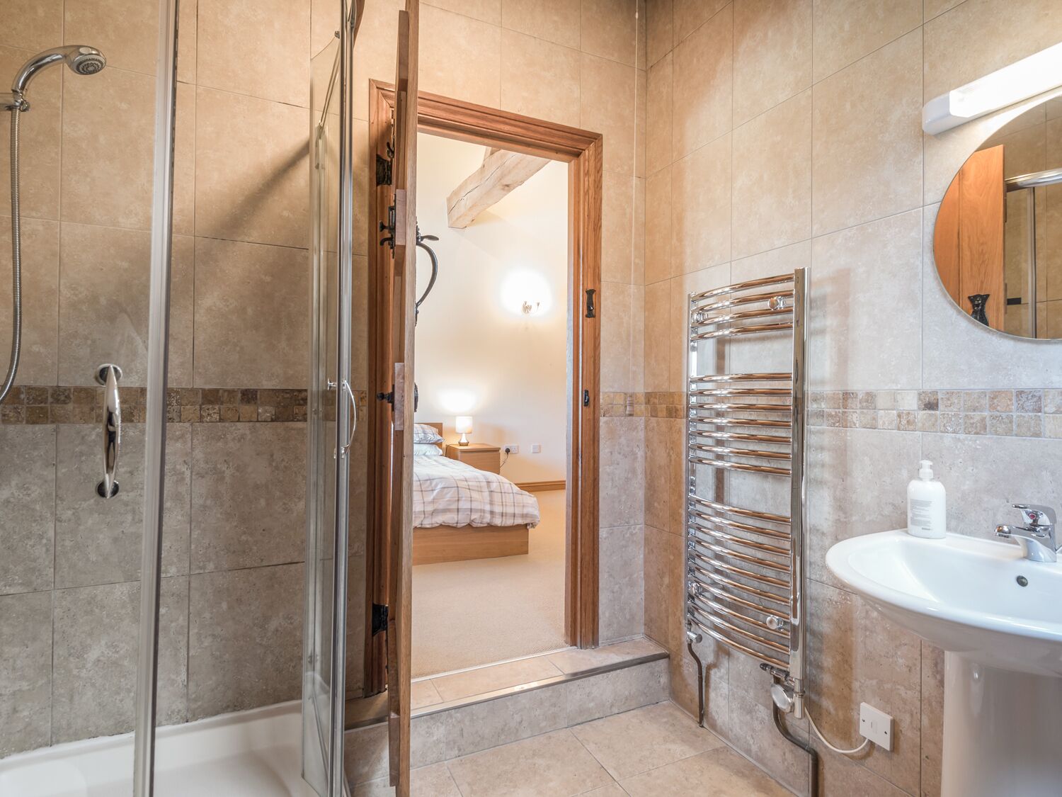 المنشأة من الداخل