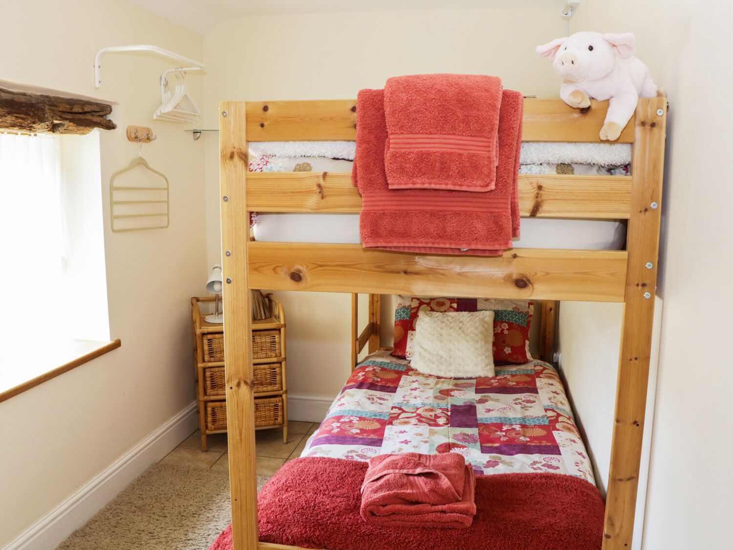 Cottage | 2 bedrooms, individually decorated, individually furnished, free WiFi