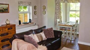 Cottage | Living room | TV