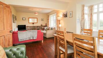 Cottage | Interior