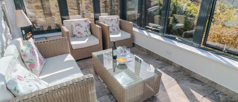 المنشأة من الداخل